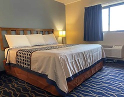 Economy Inn North Randall