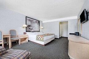 Super 8 by Wyndham Niagara Falls North