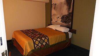 Super 8 by Wyndham Niagara Falls North