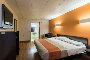 Motel 6 Crawfordsville, IN