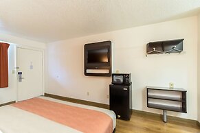 Motel 6 Crawfordsville, IN