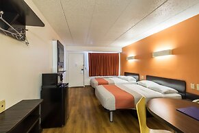 Motel 6 Crawfordsville, IN