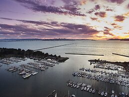 DoubleTree by Hilton Hotel Berkeley Marina