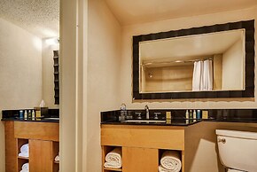 DoubleTree by Hilton Hotel Berkeley Marina