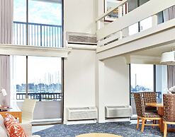 DoubleTree by Hilton Hotel Berkeley Marina