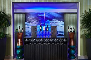 DoubleTree by Hilton Hotel Berkeley Marina