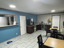 Days Inn by Wyndham Pratt