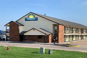 Days Inn by Wyndham Pratt