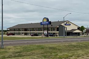 Days Inn by Wyndham Pratt