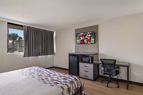 Red Roof Inn & Suites Brunswick I-95