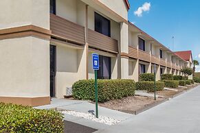 Red Roof Inn & Suites Brunswick I-95