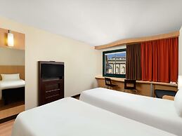ibis Budapest Heroes Square