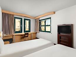 ibis Budapest Heroes Square