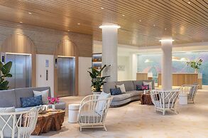 The Singer Oceanfront Resort, Curio Collection by Hilton