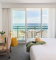The Singer Oceanfront Resort, Curio Collection by Hilton