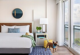 The Singer Oceanfront Resort, Curio Collection by Hilton