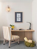 The Singer Oceanfront Resort, Curio Collection by Hilton