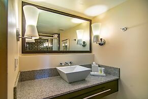 Regency on Beachwalk Waikiki by OUTRIGGER