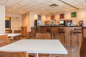 Comfort Suites Downtown