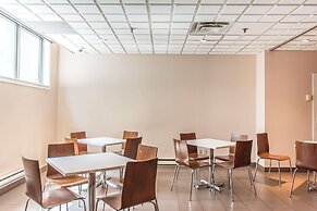 Comfort Suites Downtown