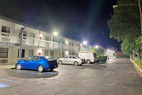 Travelodge by Wyndham Tuscaloosa