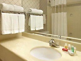 Ramada by Wyndham Hawthorne LAX / LA Stadium