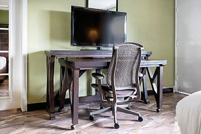 The Buena Park Hotel & Suites