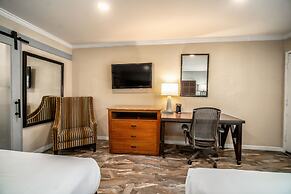 The Buena Park Hotel & Suites