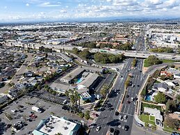 The Buena Park Hotel & Suites