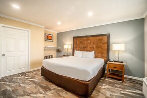 The Buena Park Hotel & Suites