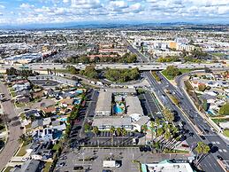 The Buena Park Hotel & Suites