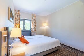 Castel de Pont-à-Lesse Hotel
