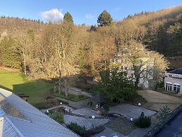 Castel de Pont-à-Lesse Hotel