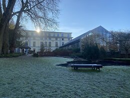 Castel de Pont-à-Lesse Hotel