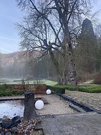 Castel de Pont-à-Lesse Hotel