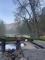 Castel de Pont-à-Lesse Hotel