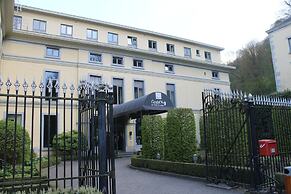 Castel de Pont-à-Lesse Hotel