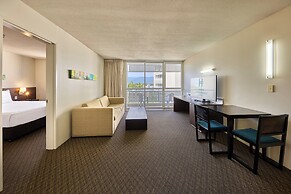 Cairns Harbourside Hotel
