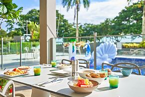 Cairns Harbourside Hotel