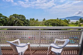 Cairns Harbourside Hotel