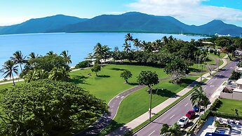 Cairns Harbourside Hotel