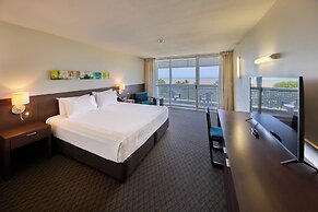 Cairns Harbourside Hotel