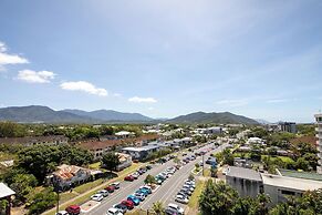 Cairns Harbourside Hotel