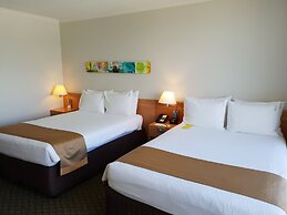 Cairns Harbourside Hotel