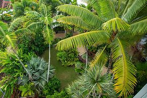 Cairns Harbourside Hotel