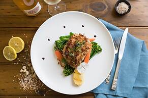 Cairns Harbourside Hotel