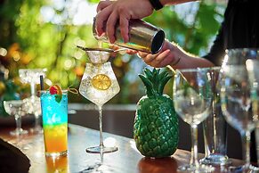 Cairns Harbourside Hotel