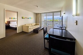 Cairns Harbourside Hotel