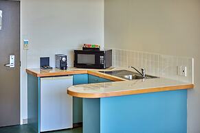 Cairns Harbourside Hotel