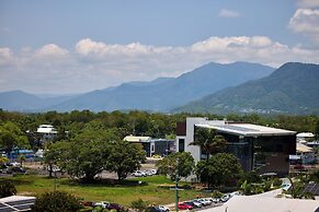 Cairns Harbourside Hotel